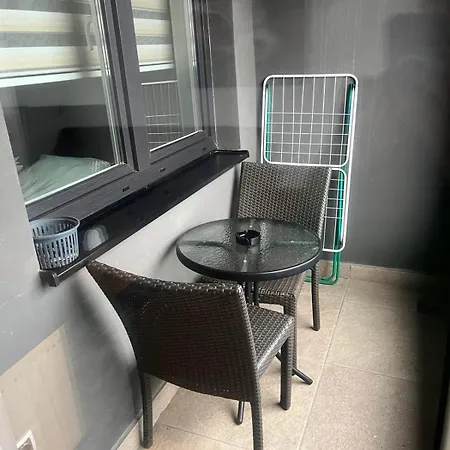 Bulevar Sa Parking Mjestom 아파트 *