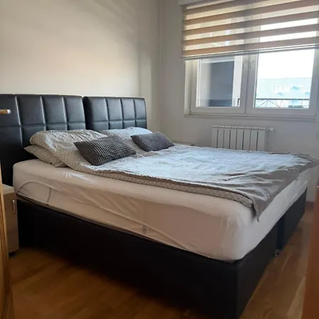 Bulevar Sa Parking Mjestom Apartamento